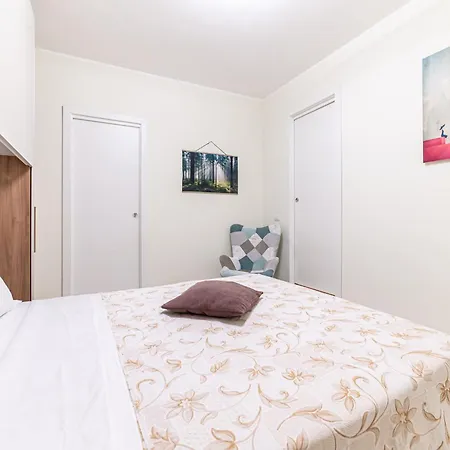 Luca Flat - Tiburtina Train Station & Wi-fi Apartament *